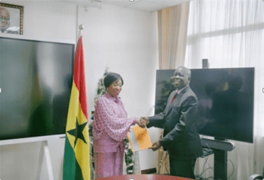 UNFPA representative presents credentials to the Minister of Foreign Affairs