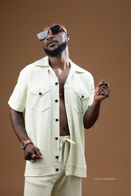 Blackberry Lounge partners Kwabena Kwabena to launch BLiS