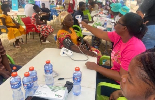 aYo, Lions Club others fete Dodowa residents this Christmas