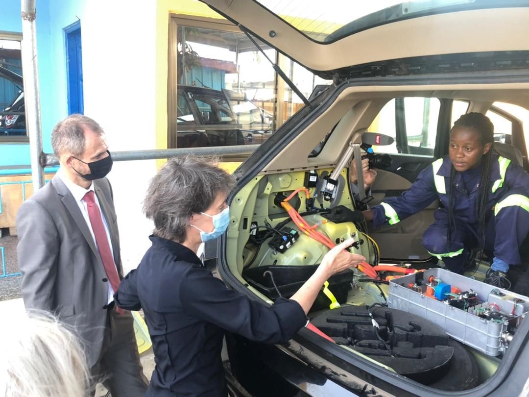 Swiss Federal Councillor visits SolarTaxi