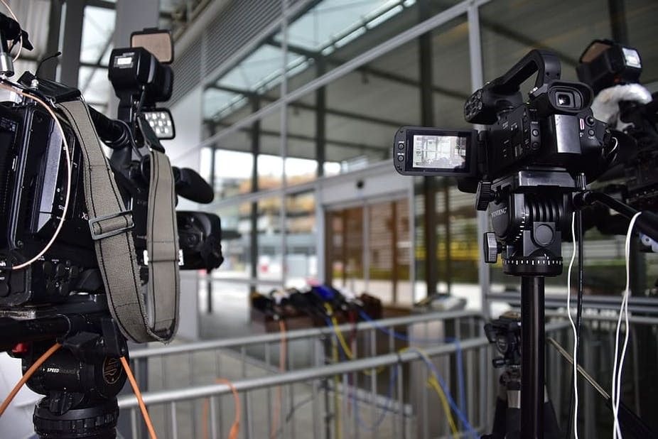 Why some private media fight corruption: reasons, rules and resources