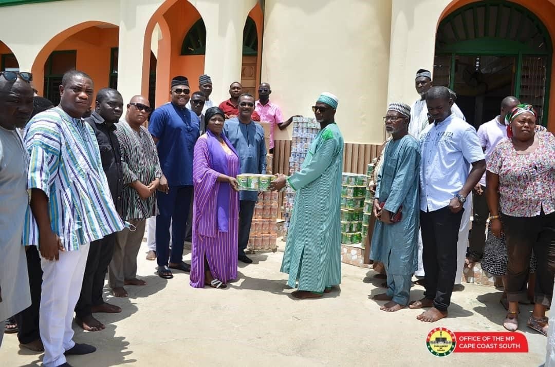 Prof. Opoku Agyemang supports muslims in Central Region