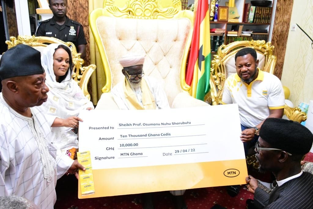 MTN presents assorted items, ¢10k cash to Chief Imam