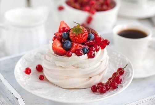 Recipes with Dainess Chef’s School: Pavlova