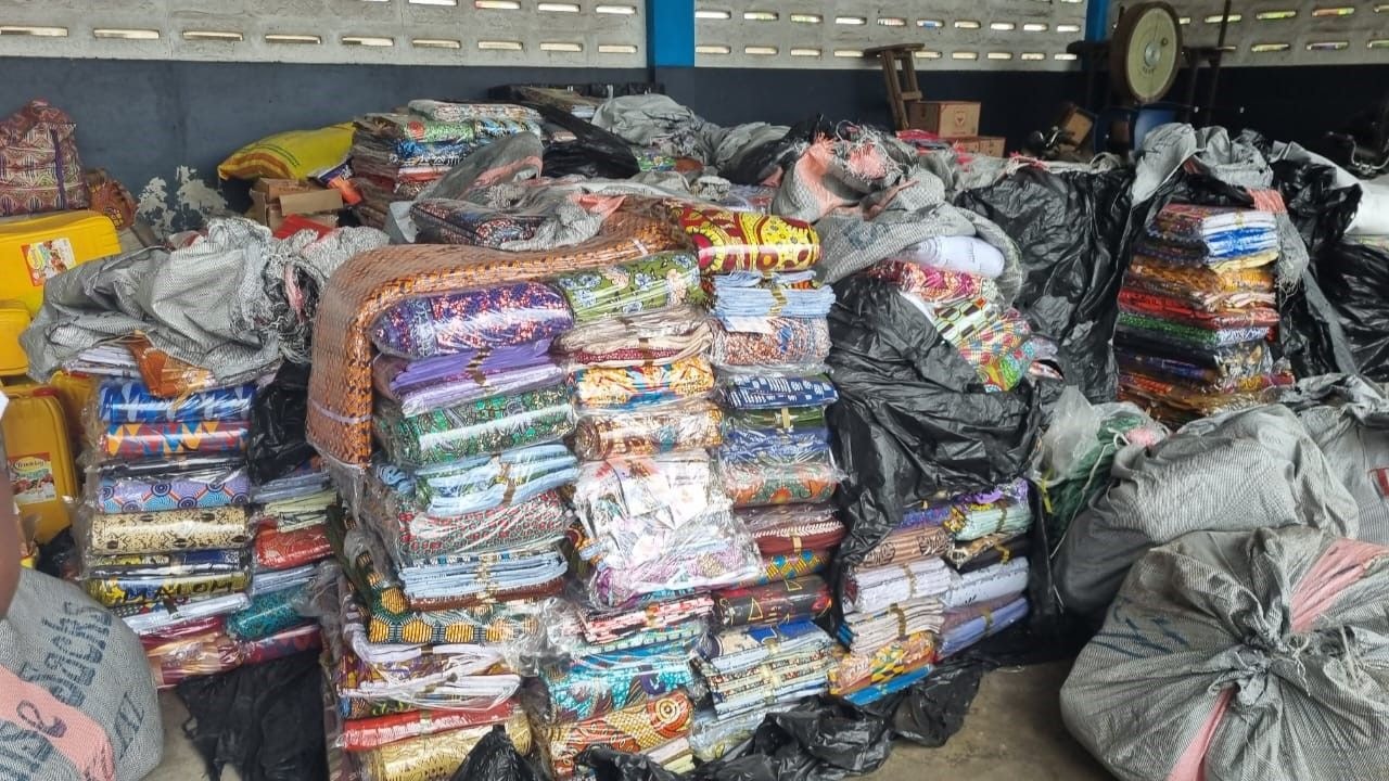 Customs Division impounds 11,200 full pieces of imitation wax print