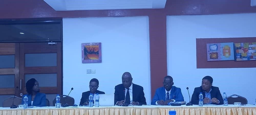 First Finance Company holds 6th Unisecurities Unit Trust AGM
