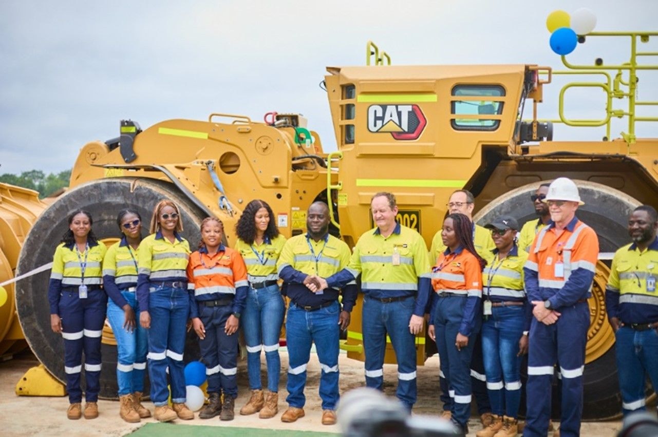 Mantrac hands over new CAT R2900XE underground loader to Newmont