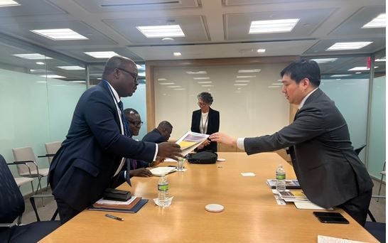 Governor courts support at IMF/World Bank Meetings