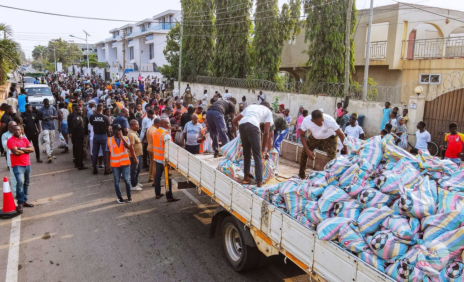 Dr. Siaw Agyepong puts smiles on over 4,000 people on New Year’s Day