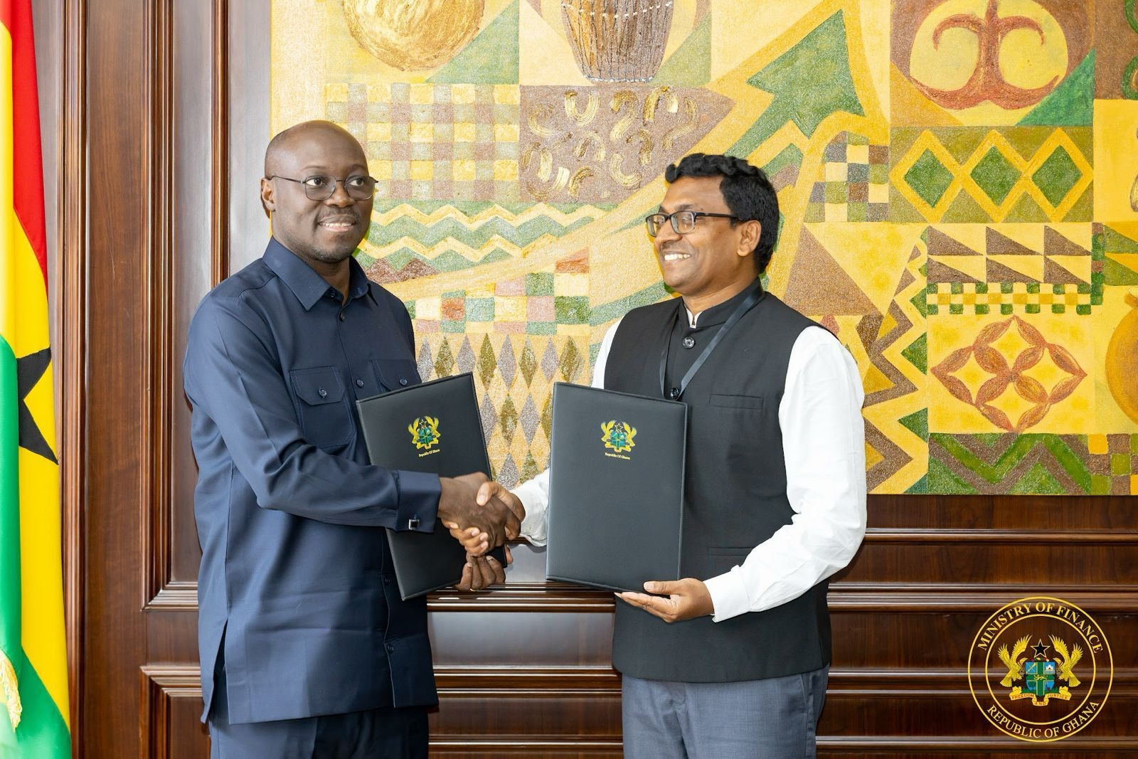 Gov’t draws hard line on debt with new loans law 