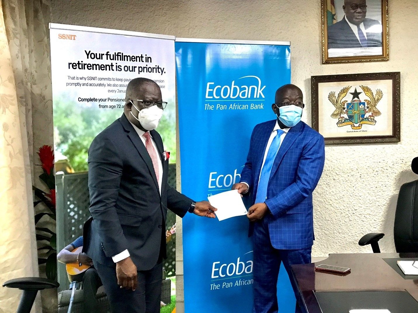 Ecobank presents GHC28.8m dividend to SSNIT