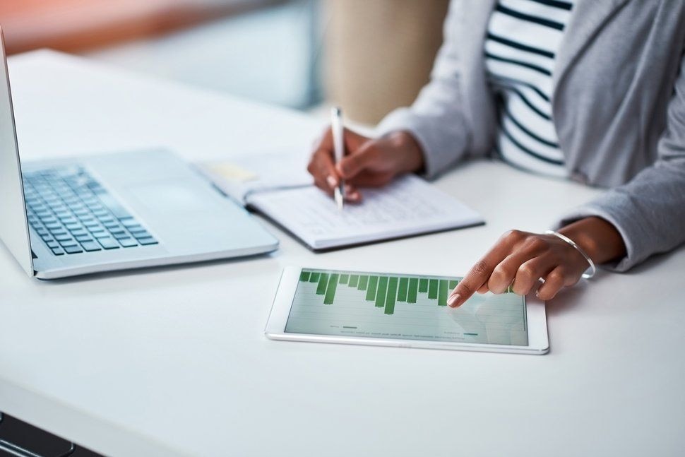 The role of corporate financial analysts in corporations, private and public companies