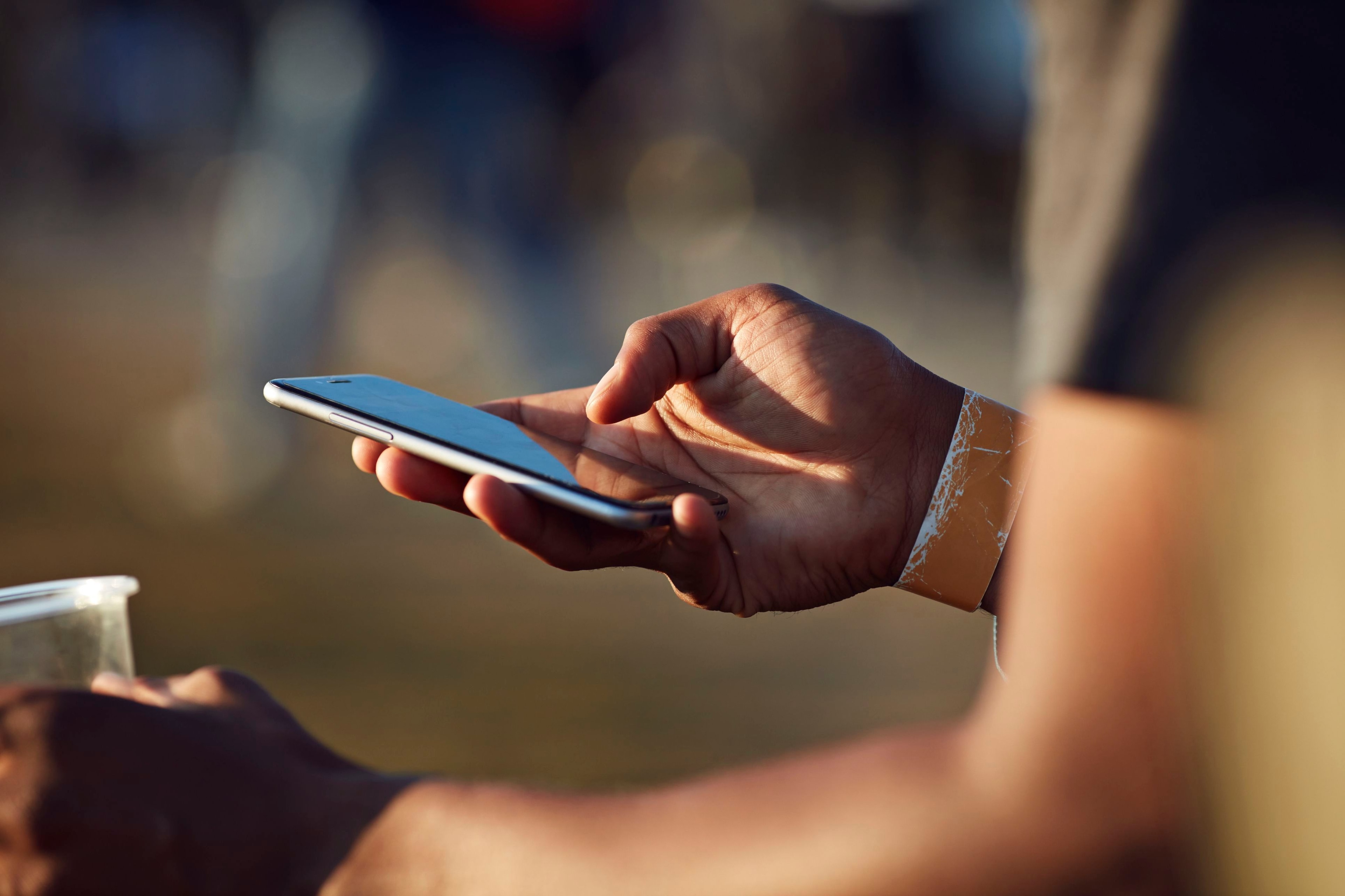 Useless Column—DON’T READ: Mobile phone ‘common scent’
