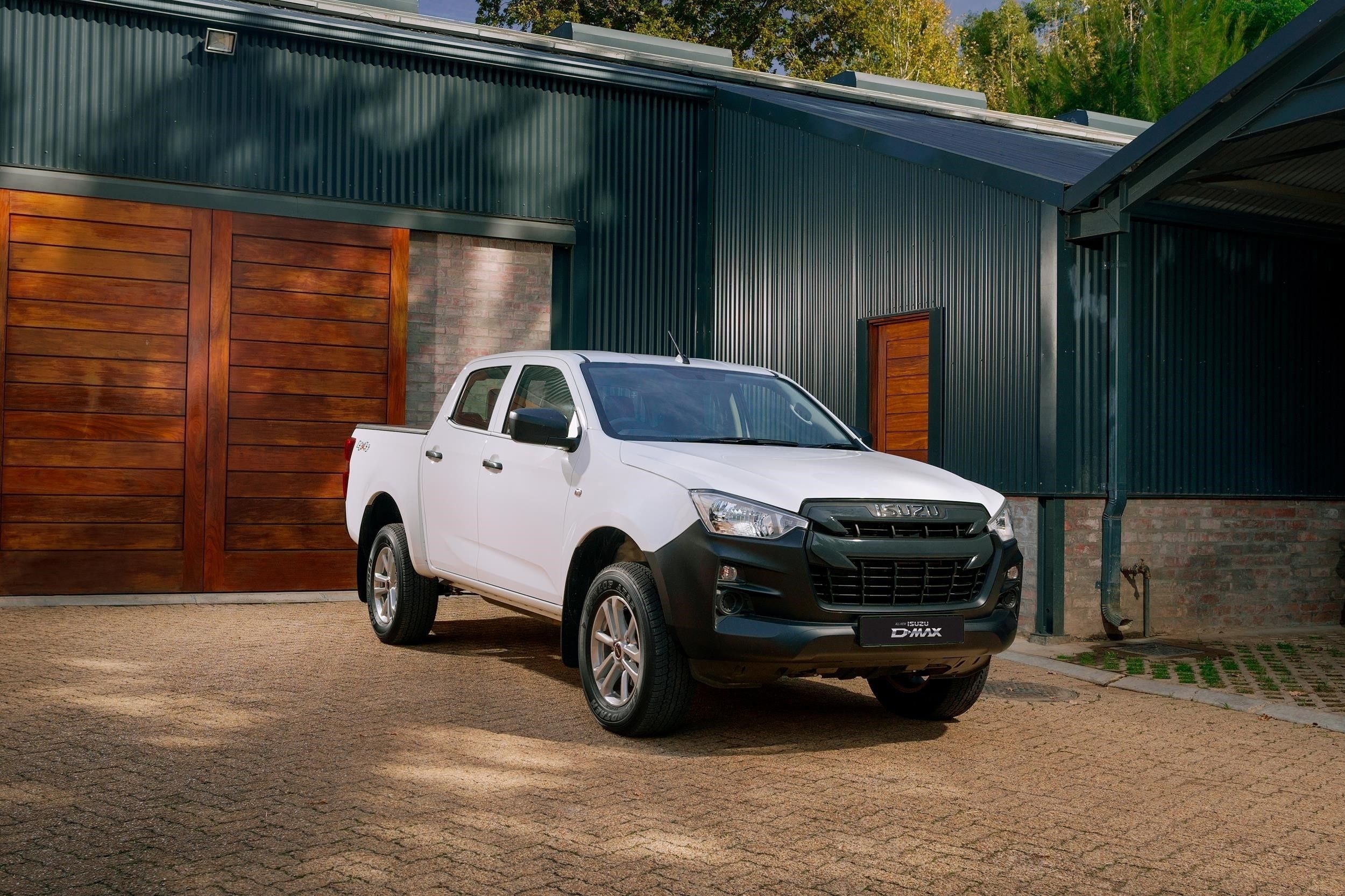 Motoring with Bob Roco Romeo: ISUZU showcases exceptional fuel-efficiency of D-MAX 1.9 Ddi range