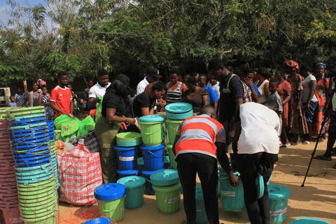 Jadarls Foundation supports victims of Akosombo Dam spillage