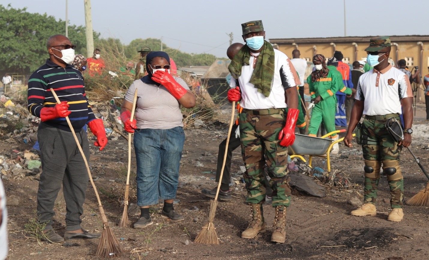 Local residents join military in Wa cleanup effort