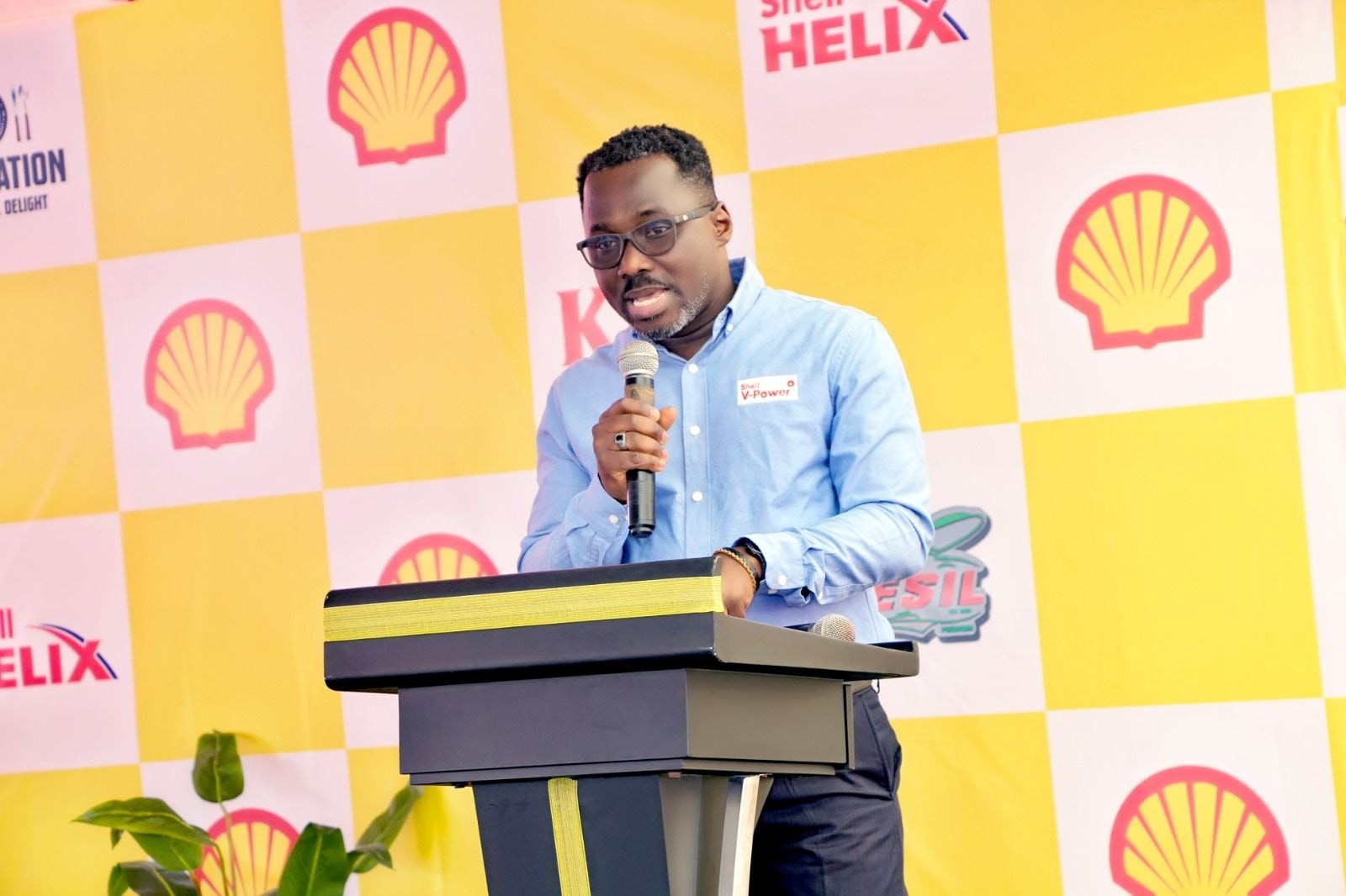 Shell unveils new visual identity at Manet service station