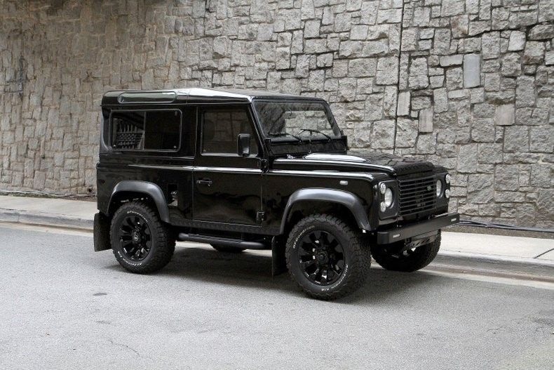 Motoring with Bob Roco ROMEO: Unleashing adventure with the Land Rover Defender 90 – Where rugged meets refined!