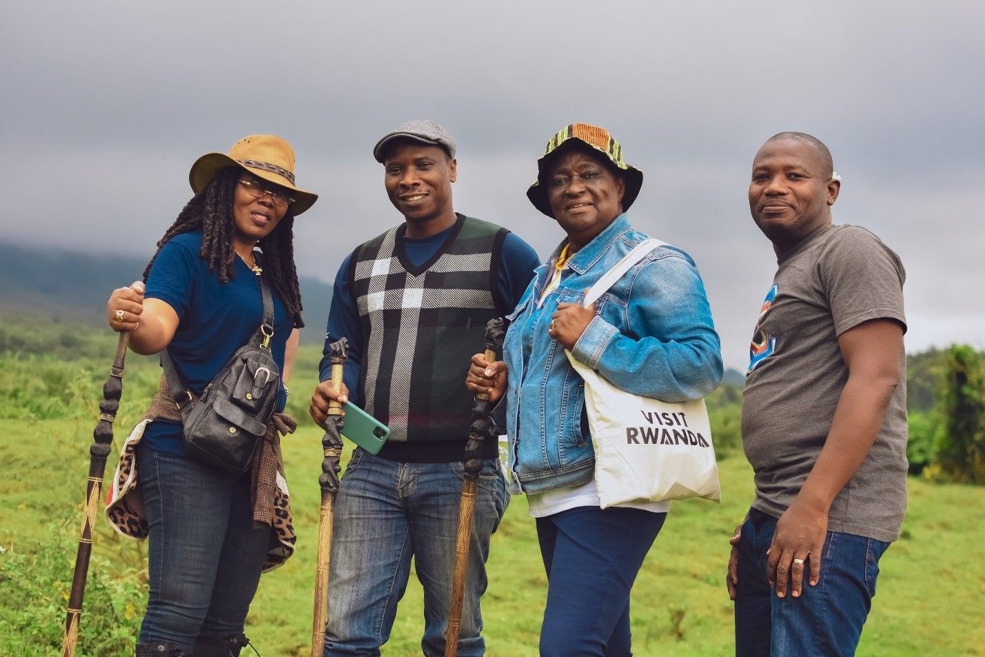 Thrilla: Gorilla in Rwanda (2)